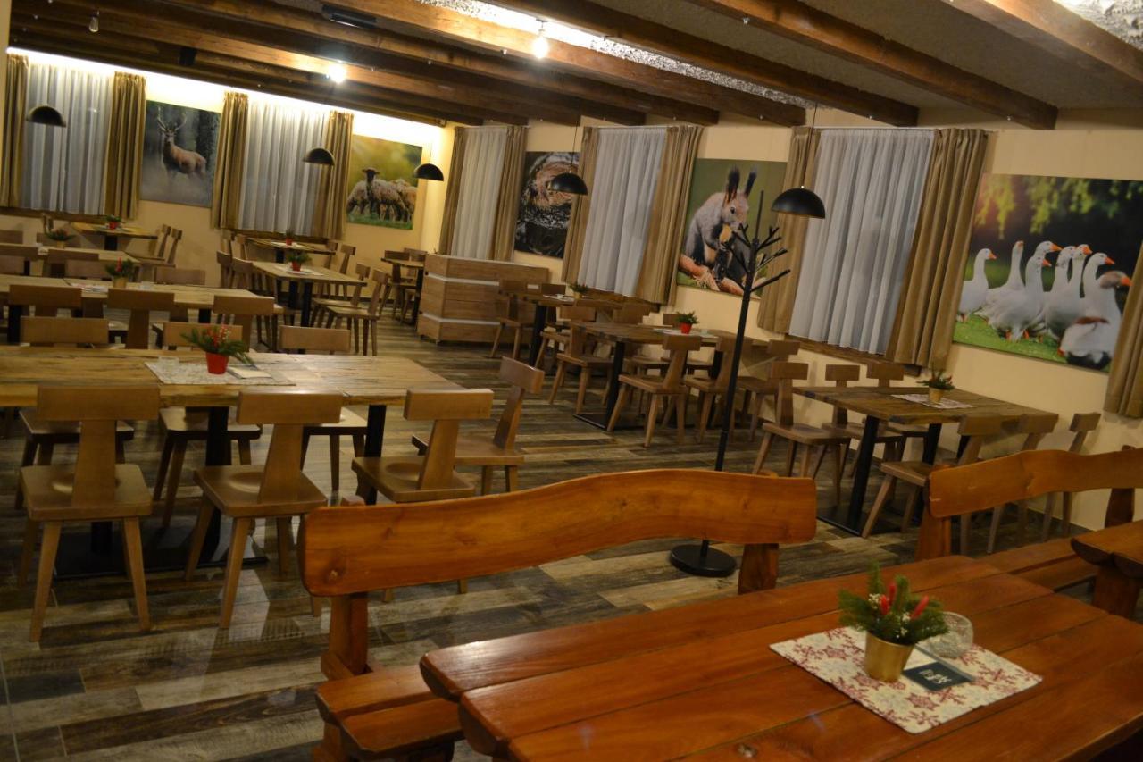 Tri Kopy*** - Penzion, Restauracia A Pizza Smrečany 외부 사진